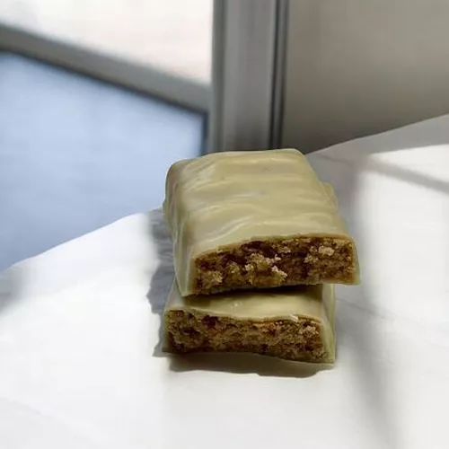 Proteinová tyčinka s příchutí mrkve v bílé čokoládě 14 x 40 g